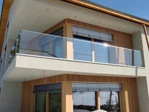 lan can kính cường lực ban công