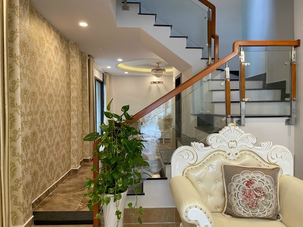 cầu thang kính cường lực