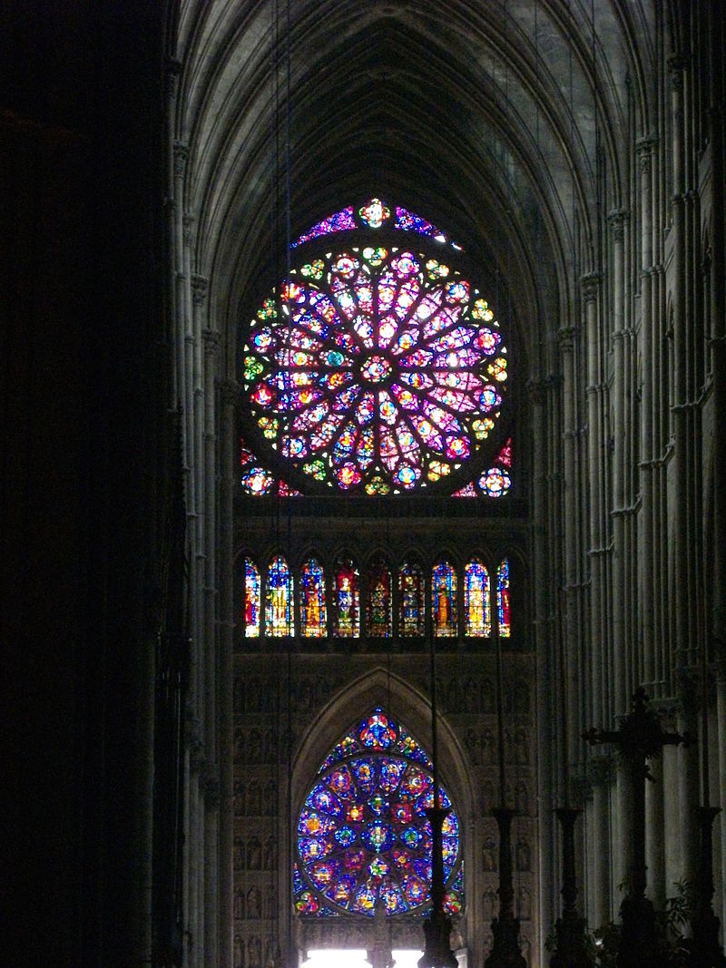 cửa sổ hoa hồng kính màu ghép