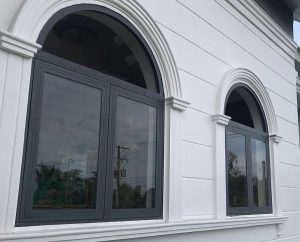 mẫu cửa nhôm uốn vòm đẹp