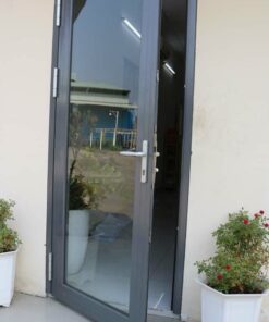 cửa nhôm 1 cánh mở ra