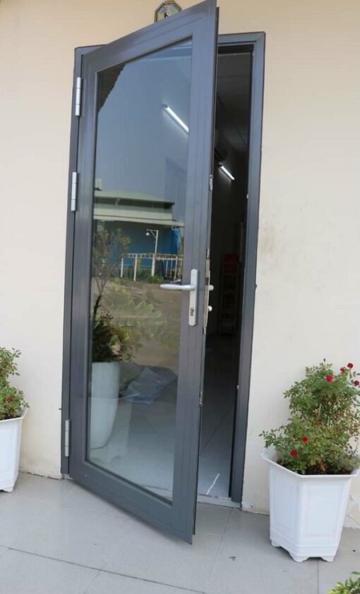cửa nhôm 1 cánh mở ra