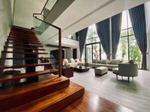 cầu thang kính cường lực