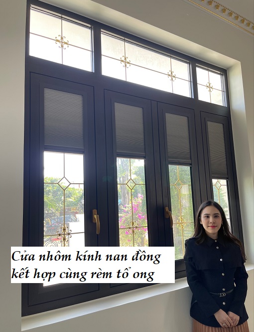 Cửa nhôm kính nan đồng + rèm kính