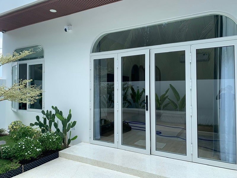 cửa nhôm xingfa màu trắng