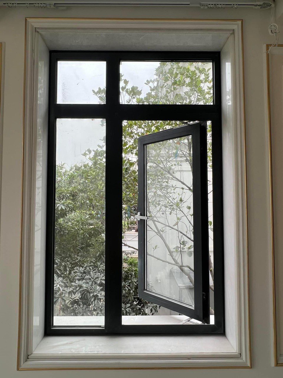 Cửa sổ 1 cánh mở quay 